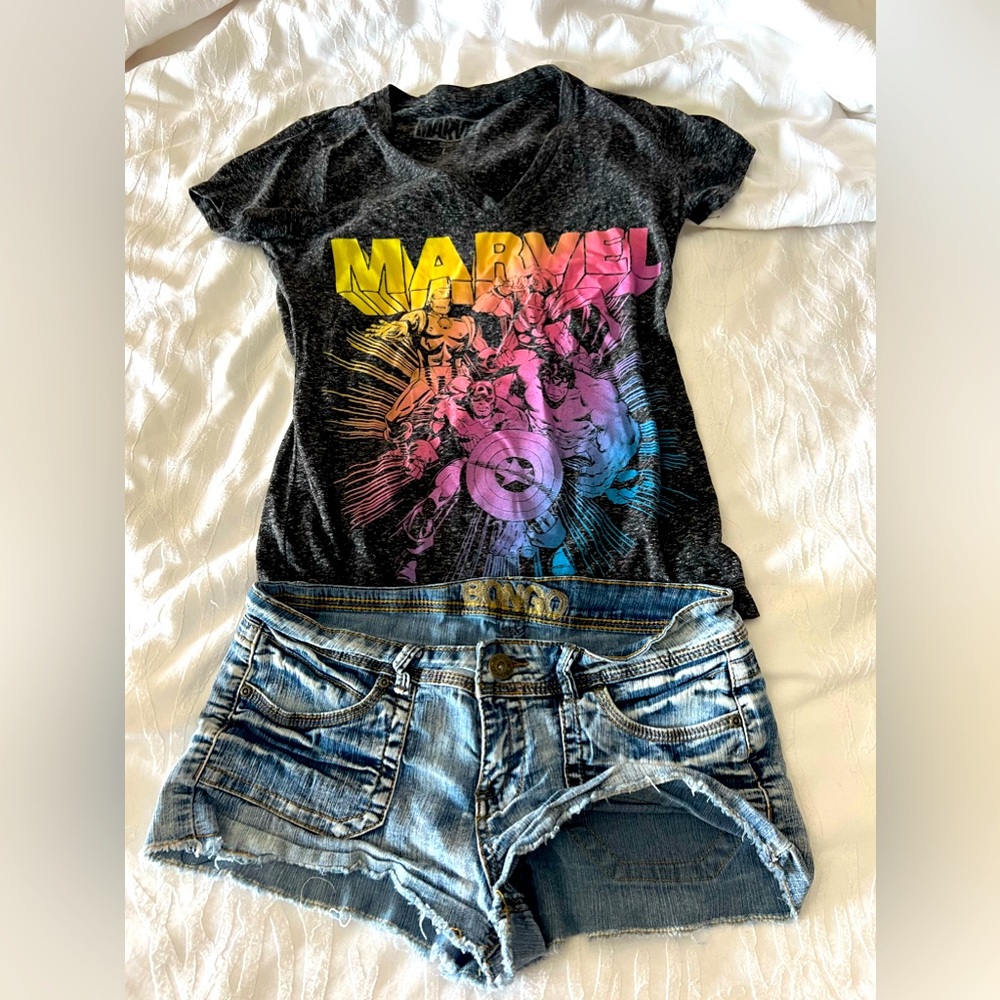 Size 9 junior bongo jean shorts with large juniors marvel tee